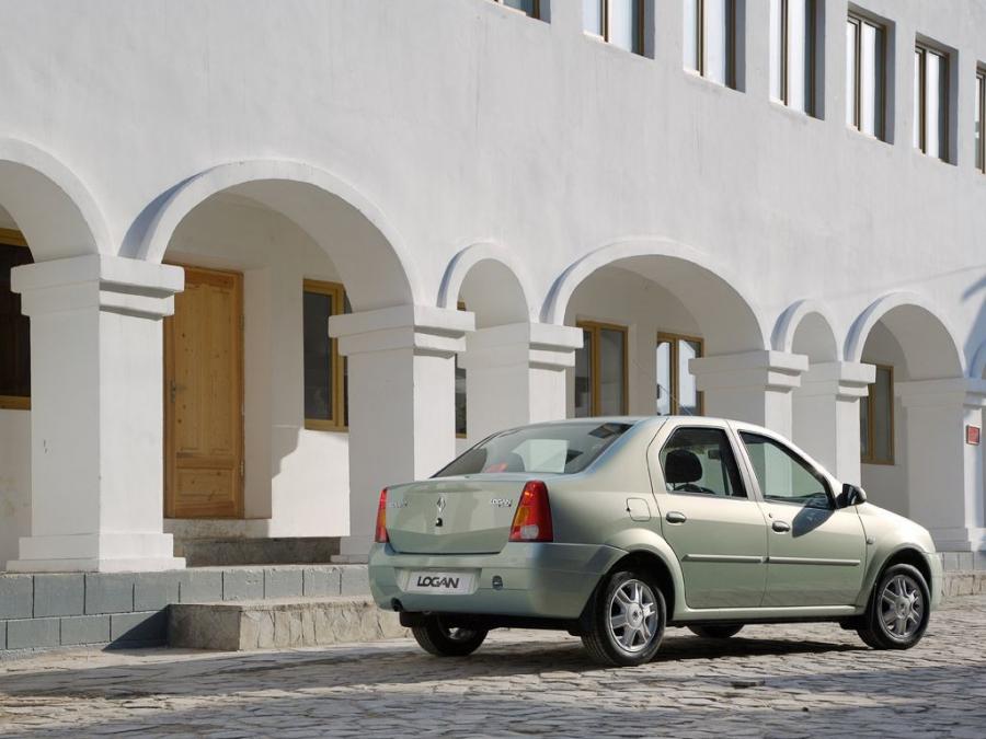  Renault Logan 2004 года  (фото 2 из 13)